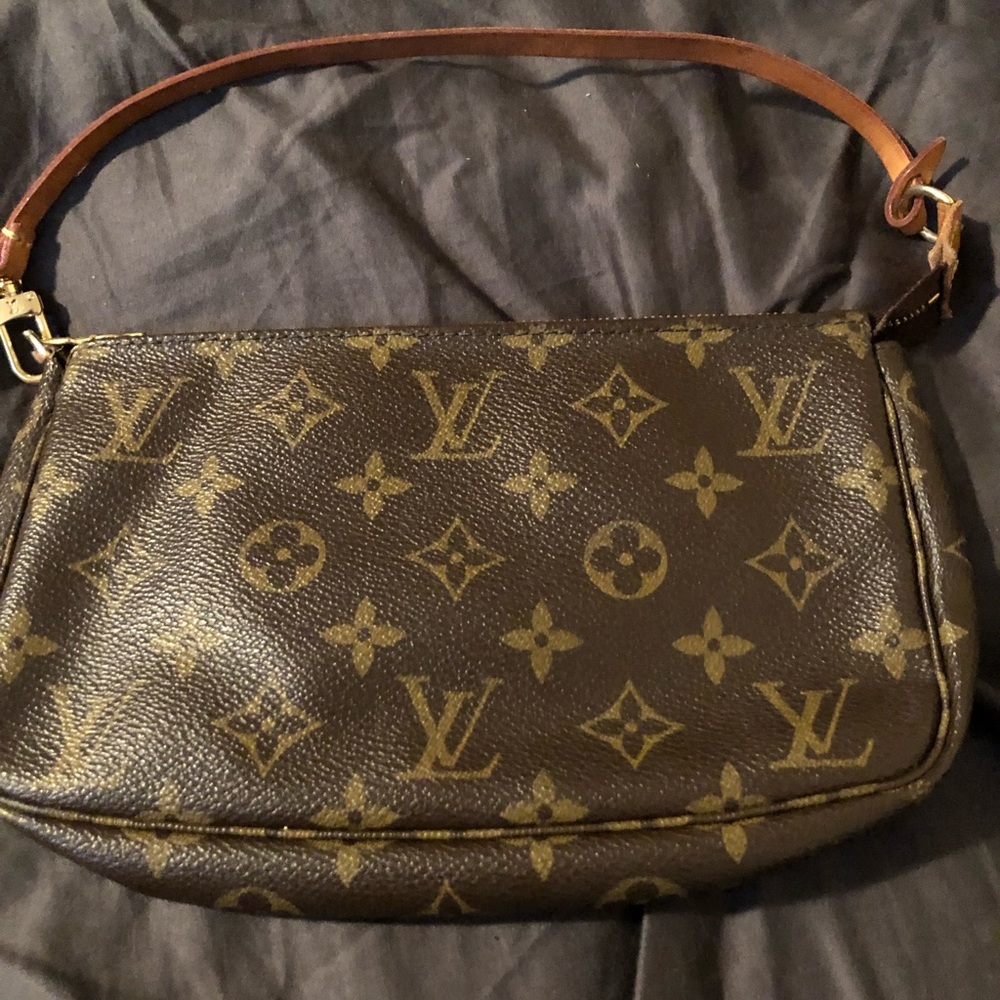 Louis Vuitton Monogram pochette